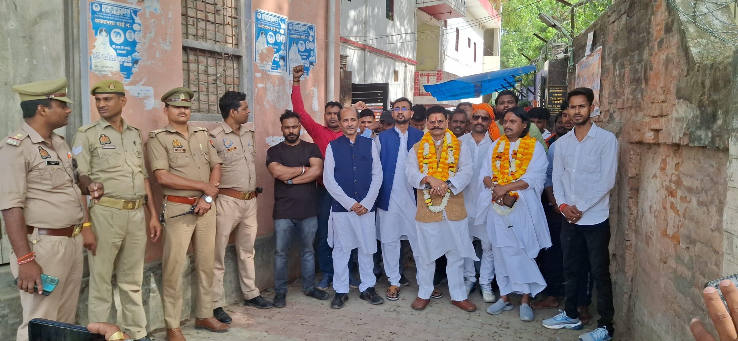 विश्व हिंदू रक्षा परिषद के राष्ट्रीय सचिव कृष्णा पांडेय की माता जी कि तेरहवीं मे पहुंचे राष्ट्रीय अध्यक्ष गोपाल राय किया श्रद्धांजलि अर्पित