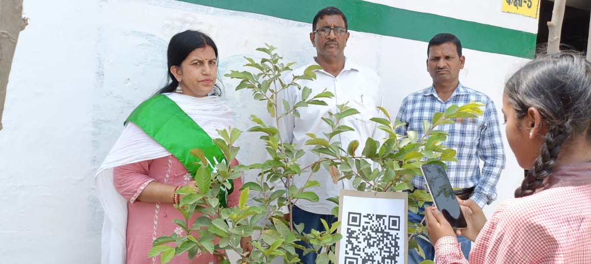 QR कोड से पहचानेंगे पेड़, पृथ्वी दिवस पर बच्चों की अनोखी पहल