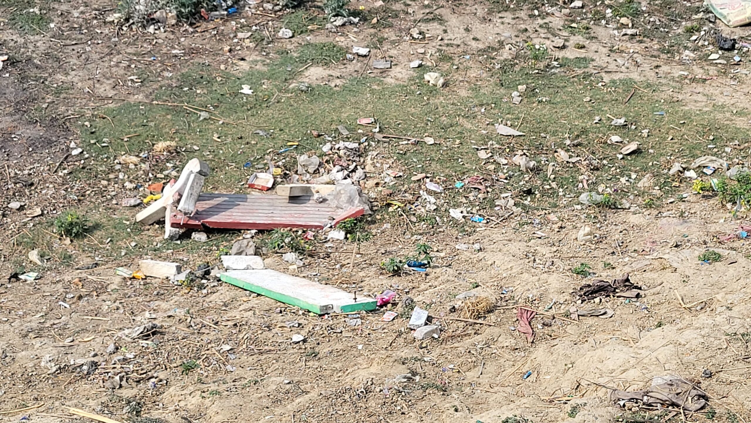 अमृत सरोवर तालाब में असामाजिक तत्वों ने की तोड़फोड़, ग्रामीणों में आक्रोश