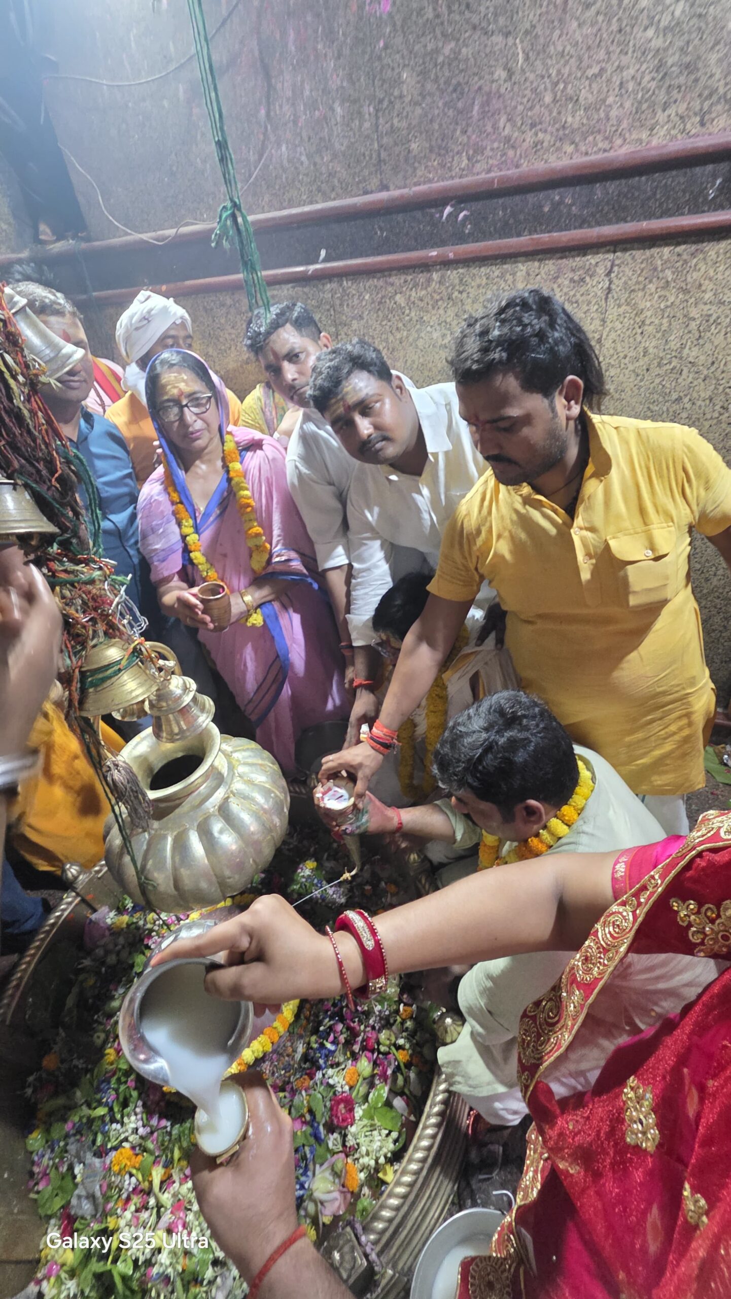 देश की रक्षा व सैनिकों की सुरक्षा के लिए मार्कंडेय महादेव मंदिर में रुद्राभिषेक