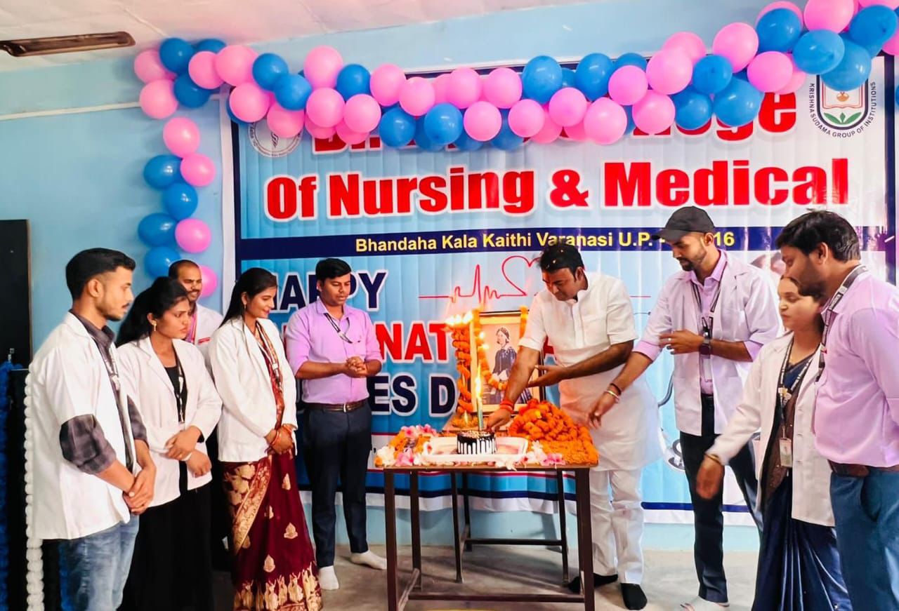 डॉ. विजय कालेज आफ़ नर्सिंग एण्ड मेडिकल कॉलेज कैथी वाराणसी में मना नर्सिंग-डे, समाज की रीढ़ हैं नर्स-डॉक्टर विजय यादव