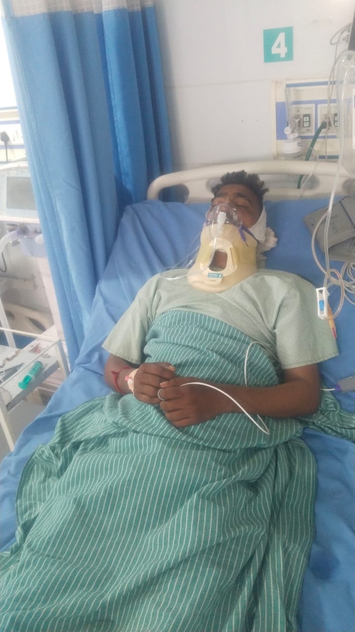 गोलाघाट में सनसनीखेज वारदात: बीमार माँ की दवा लेने निकले पेंटर पर जानलेवा हमला, हालत गंभीर