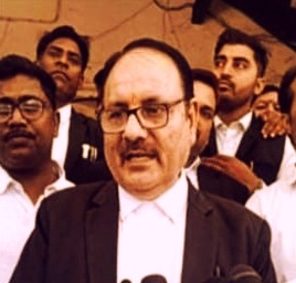 एसडीएम व एसडीएम (न्यायिक) को हटाने की मांग, अधिवक्ताओं ने डीएम को सौंपा ज्ञापन