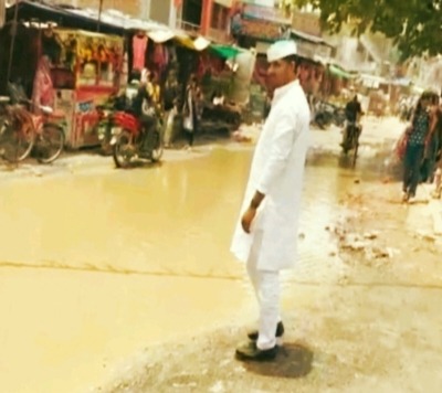 सकलडीहा में जलजमाव से परेशान जनता, पिंटू पाल ने अधिकारियों को दी चेतावनी