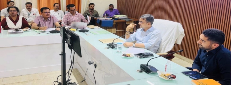 जिला स्वास्थ्य समिति की मासिक समीक्षा बैठक सम्पन्न, अनुपस्थित स्वास्थ्य कर्मियों पर सख्त रुख