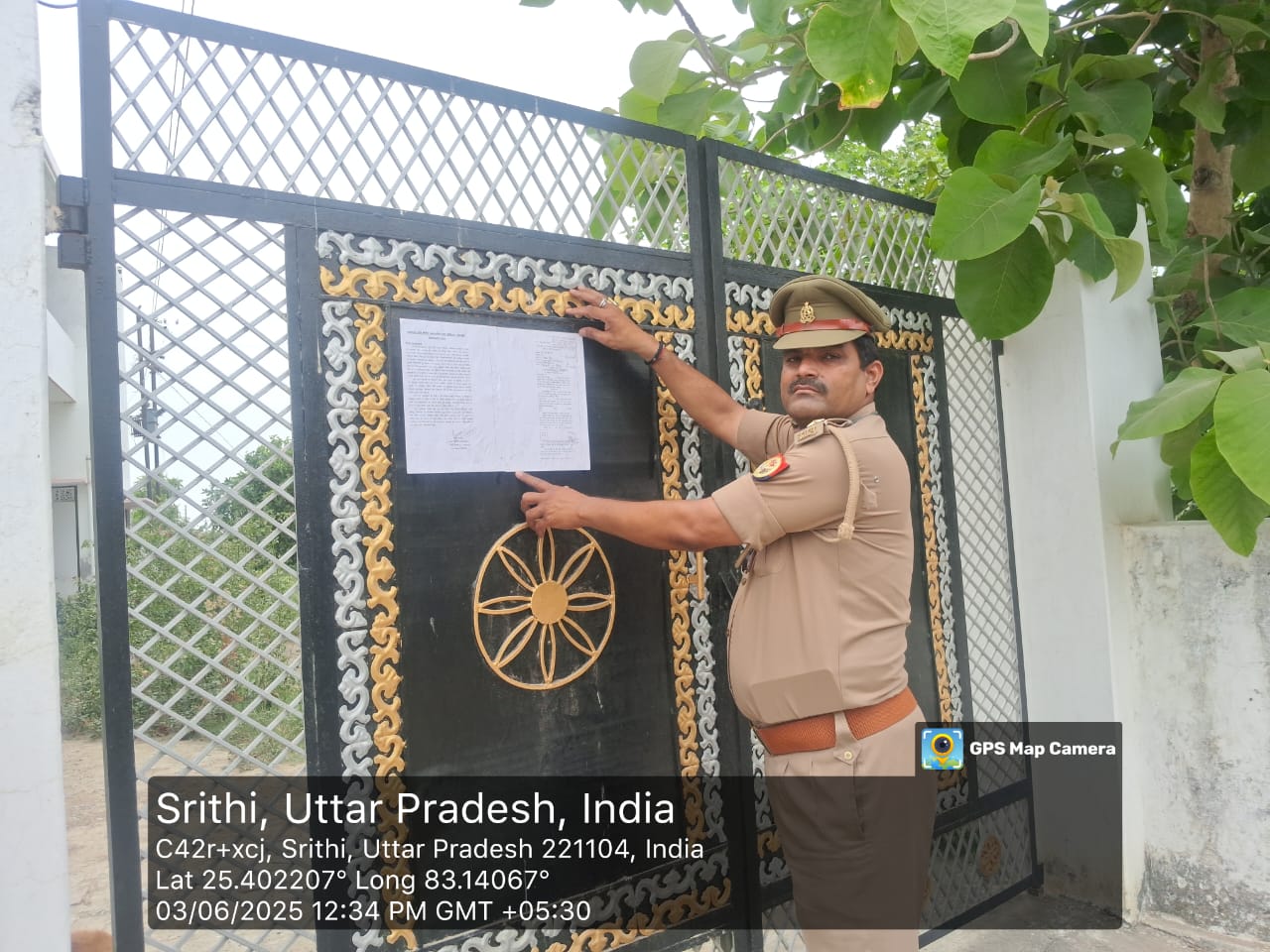 सिरिस्ती गांव में फरार आरोपी के घर पुलिस ने बजवाई डुगडुगी, दी कुर्की की चेतावनी