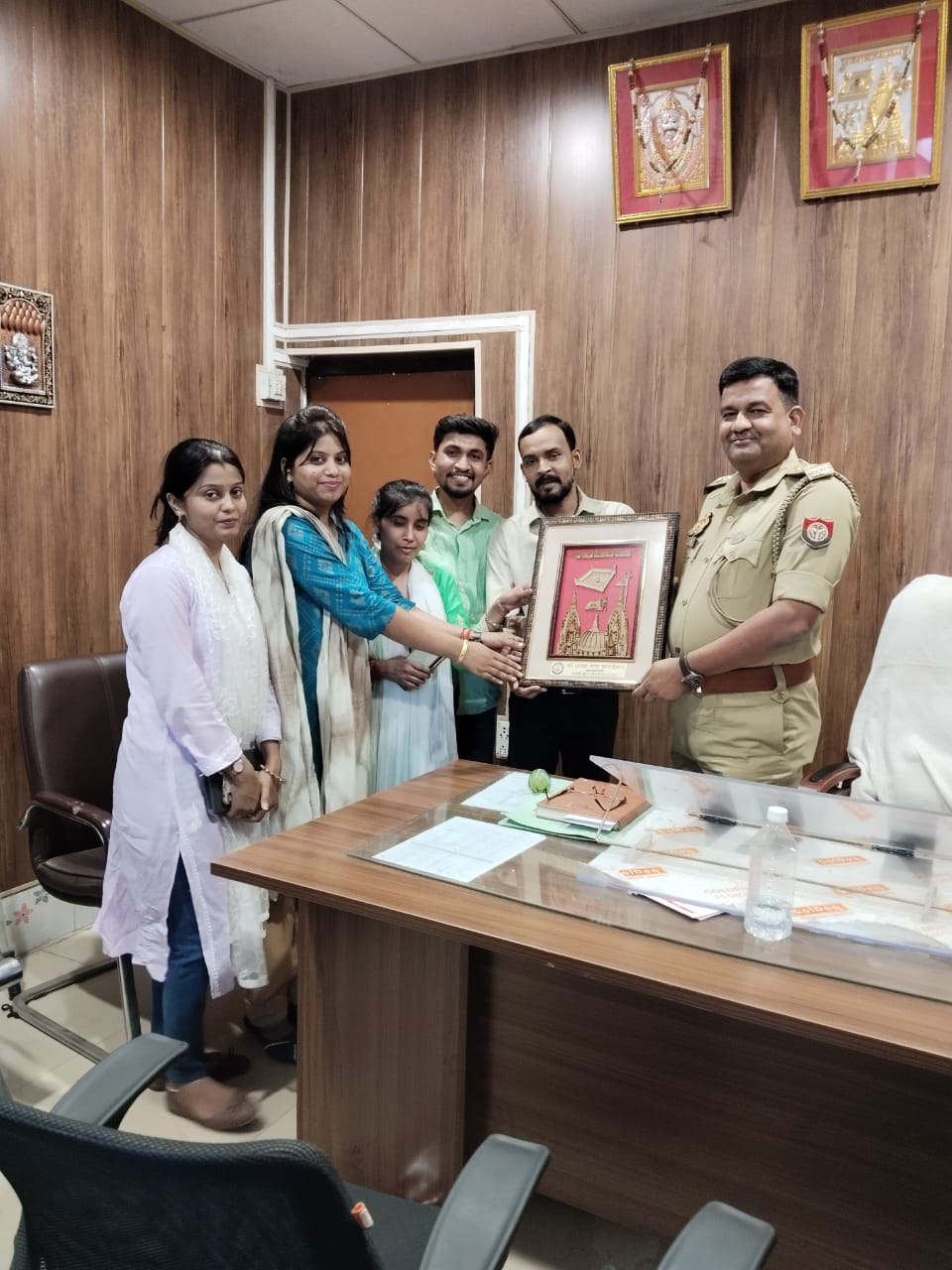 मां आशा तारा फाउंडेशन के पांच वर्ष पूर्ण होने पर रामनगर प्रभारी निरीक्षक राजू सिंह हुए सम्मानित