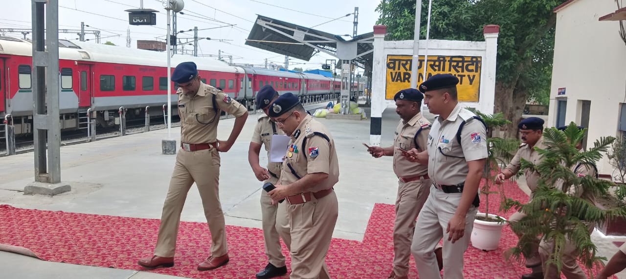 वाराणसी सिटी रेलवे स्टेशन के आर.पी.एफ थानें के प्रधान मुख्य सुरक्षा आयुक्त गोरखपुर नें किया औचक निरीक्षण