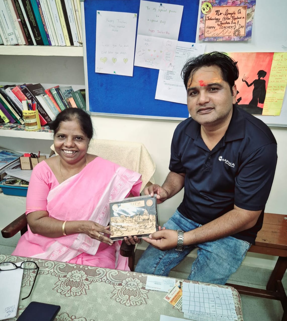 प्रो. एस. हेमलता से मिली संपूर्णा नंद पाण्डेय, कैंसर रोधी दवाओं पर हुई विस्तृत चर्चा