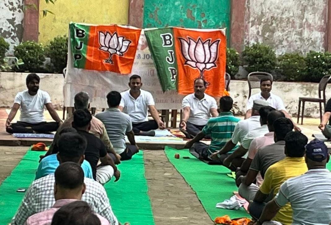 योग भारतीय संस्कृति का अभिन्न अंग : चोलापुर में अंतरराष्ट्रीय योग दिवस पर विविध कार्यक्रम आयोजित