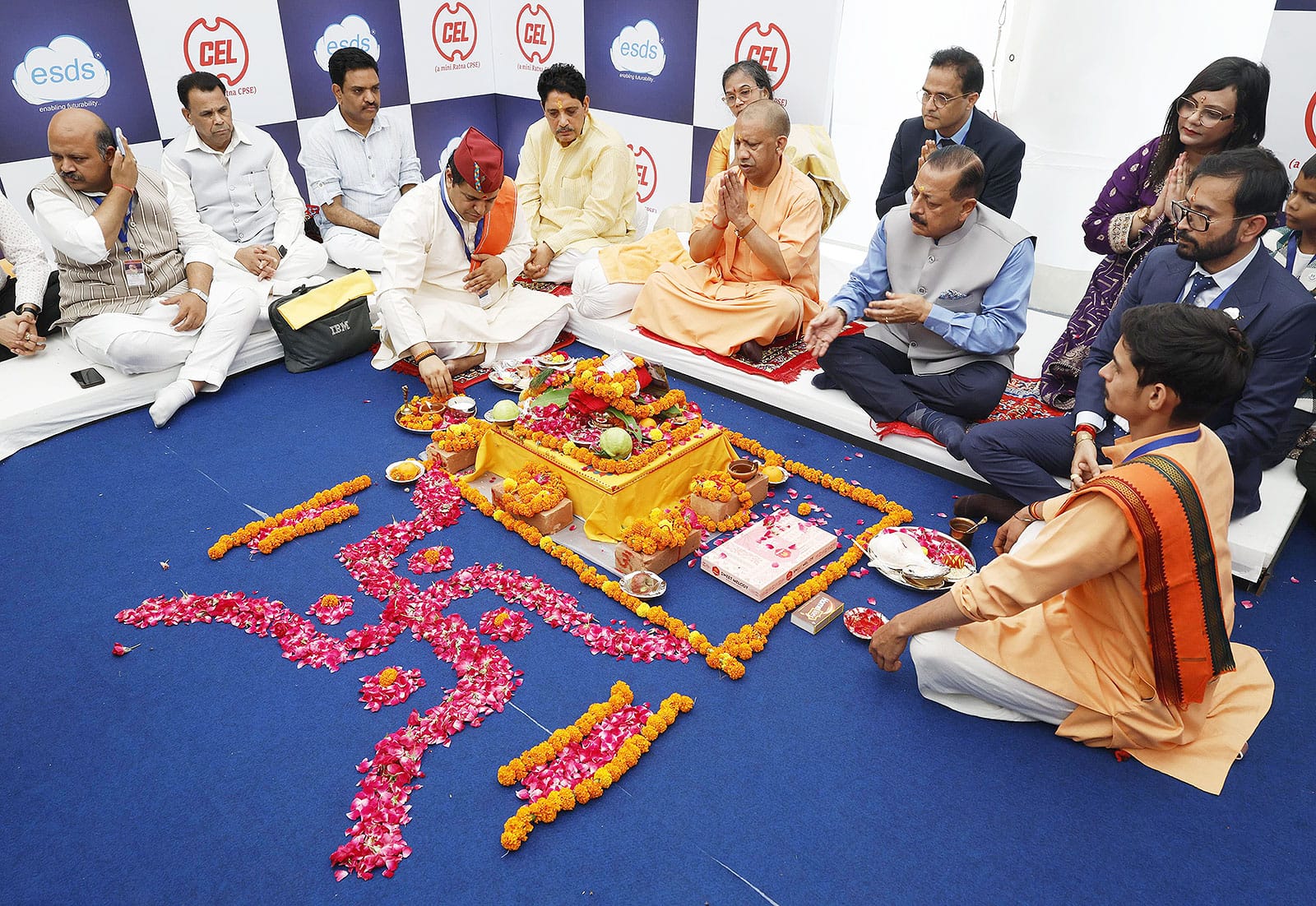 ग्रीन डाटा सेंटर के भूमि पूजन से गूंजा गाजियाबाद, मुख्यमंत्री योगी ने किया विकास योजनाओं का शिलान्यास