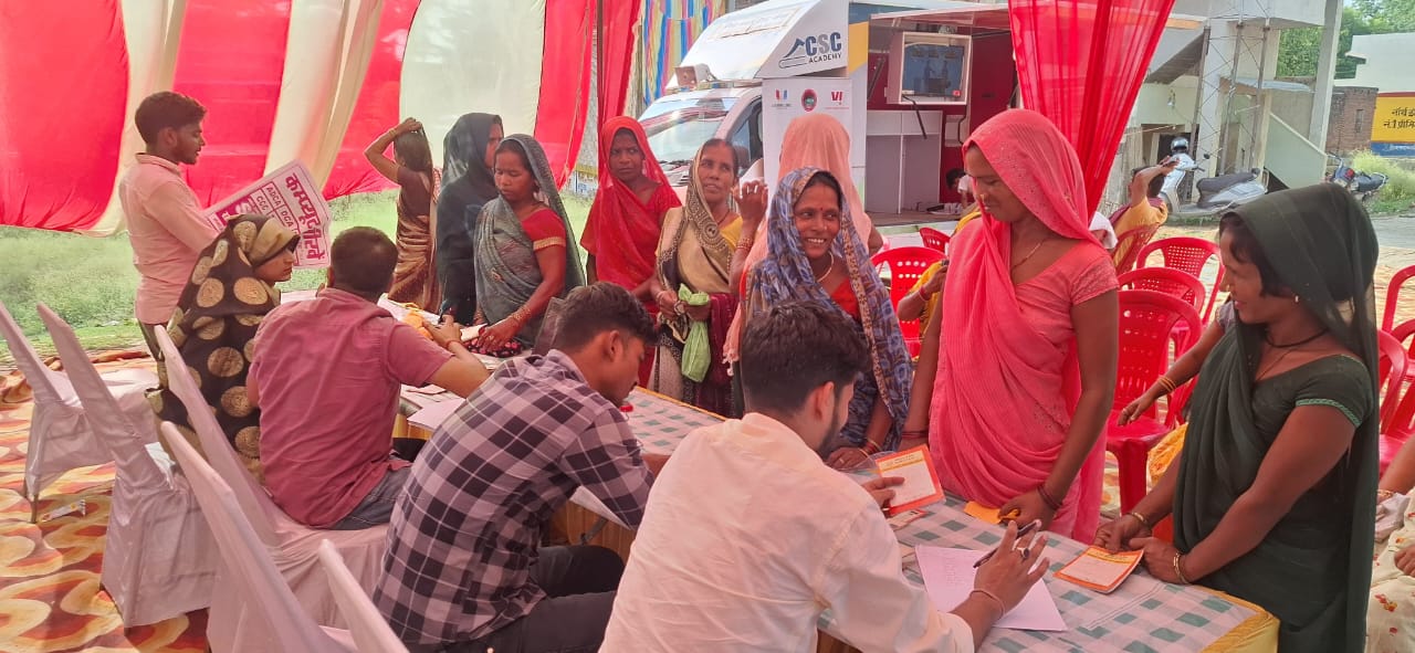 मुनारी बाजार में वित्तीय साक्षरता शिविर, बड़ी संख्या में लोगों ने लिया लाभ