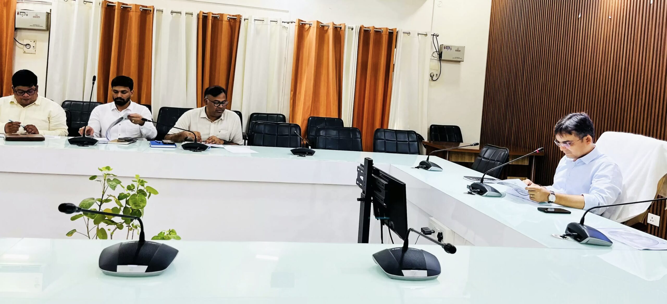 जल जीवन मिशन की प्रगति पर जिलाधिकारी ने कसी नकेल, परियोजनाओं में तेजी लाने के निर्देश
