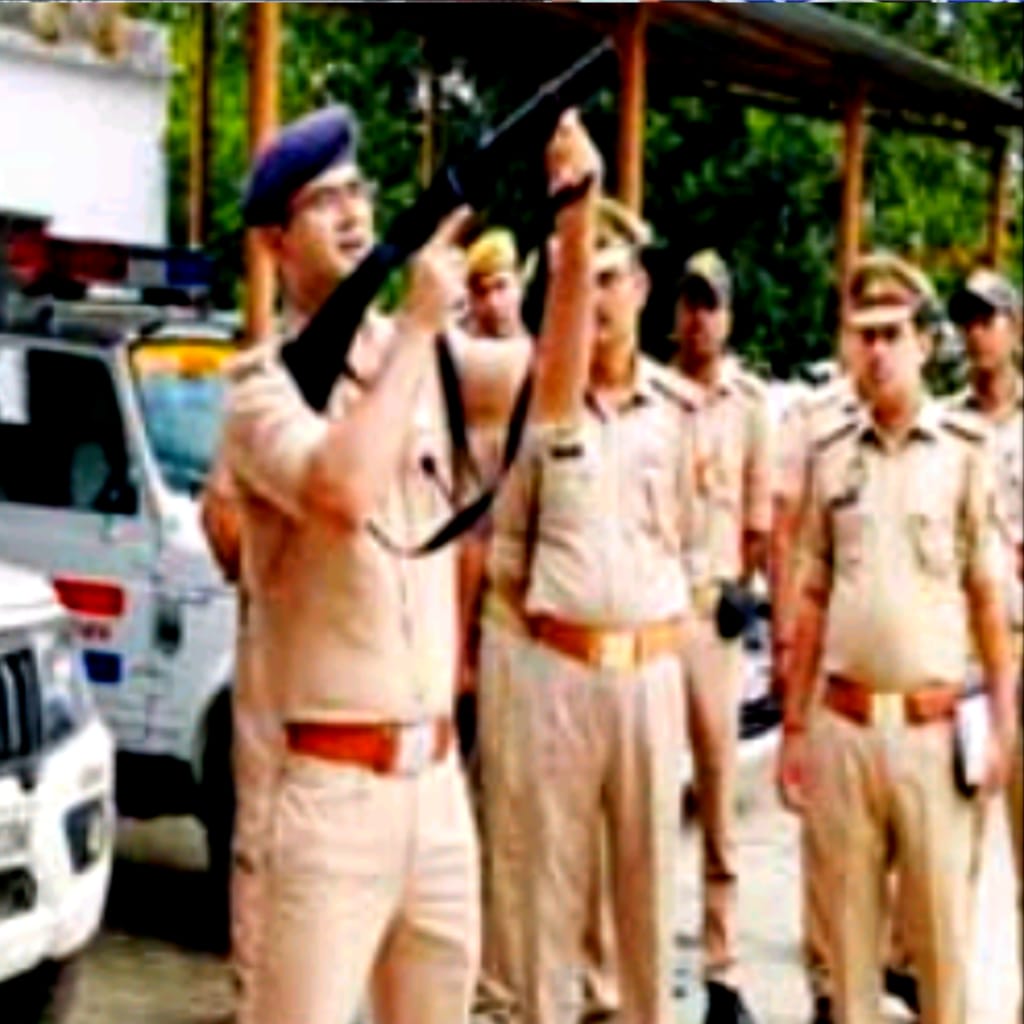 पुलिस अधीक्षक ने परेड का किया निरीक्षण, कर्मियों को दिए सख्त दिशा-निर्देश