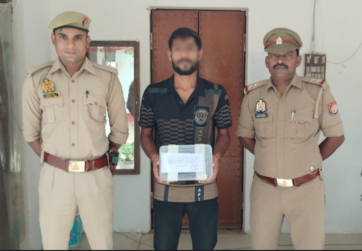 वाराणसी: बड़ागांव पुलिस और एसटीएफ ने छत्तीसगढ़ के इनामी अपराधी को अवैध हथियार के साथ दबोचा