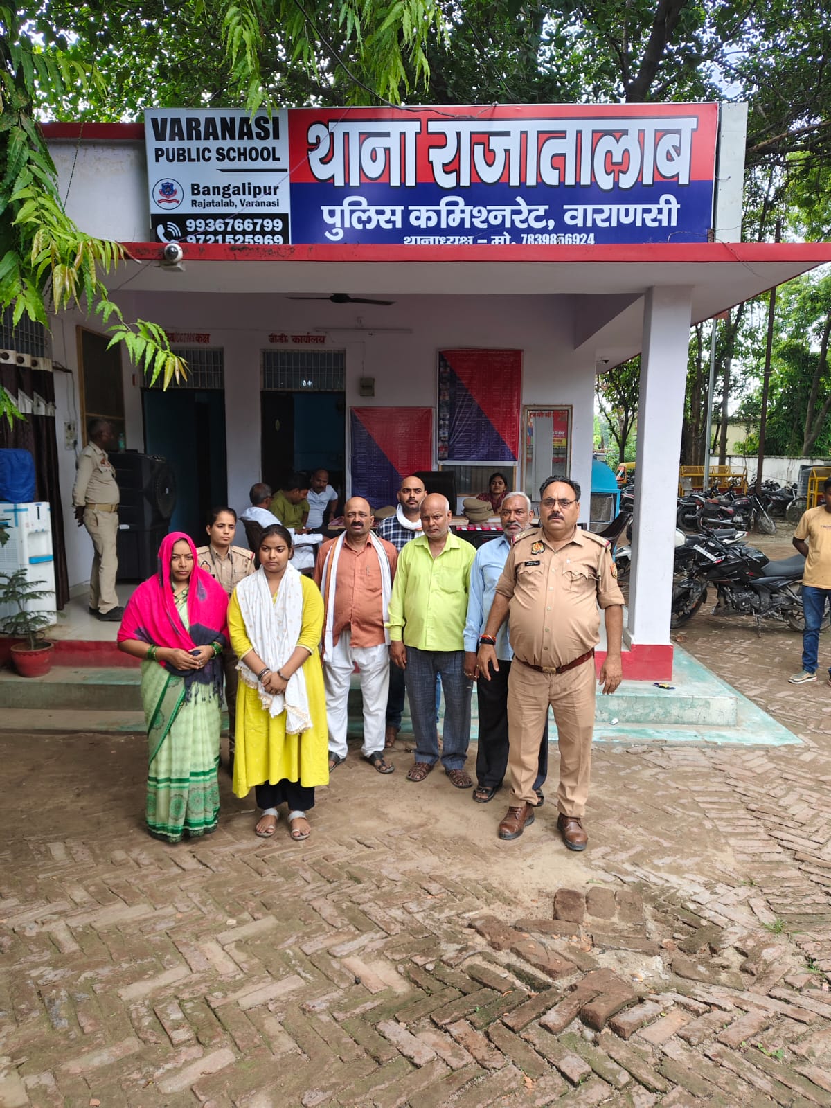 अपने नेक कार्य से एक बार फिर चर्चा में आई राजातालाब पुलिस, गुमशुदा किशोरी को परिजनों से मिलाया