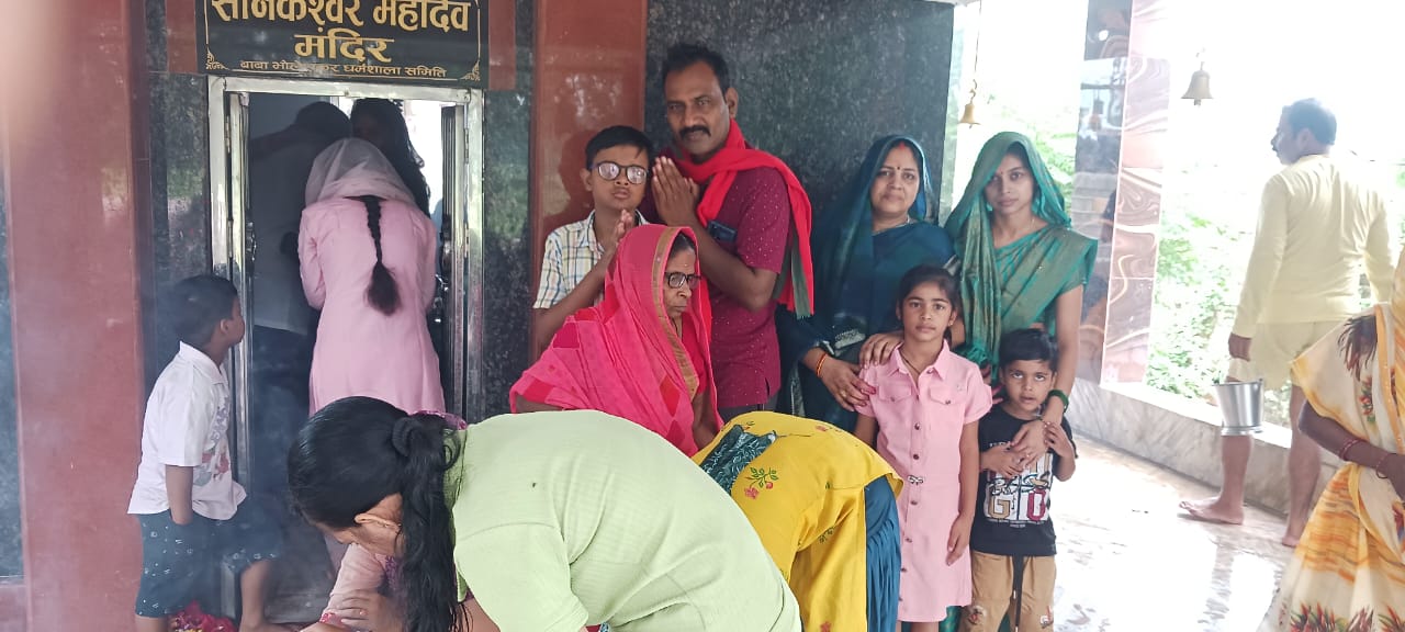 सावन के पहले सोमवार पर सैनिकेश्वर महादेव मंदिर में श्रद्धालुओं का सैलाब