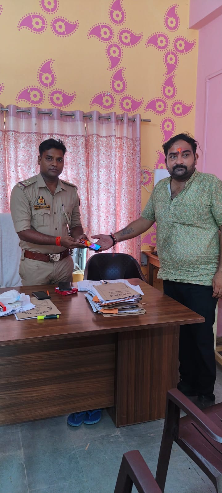 मारकण्डेय धाम में श्रद्धालु का खोया आई फोन पुलिस ने कराया सकुशल वापसी