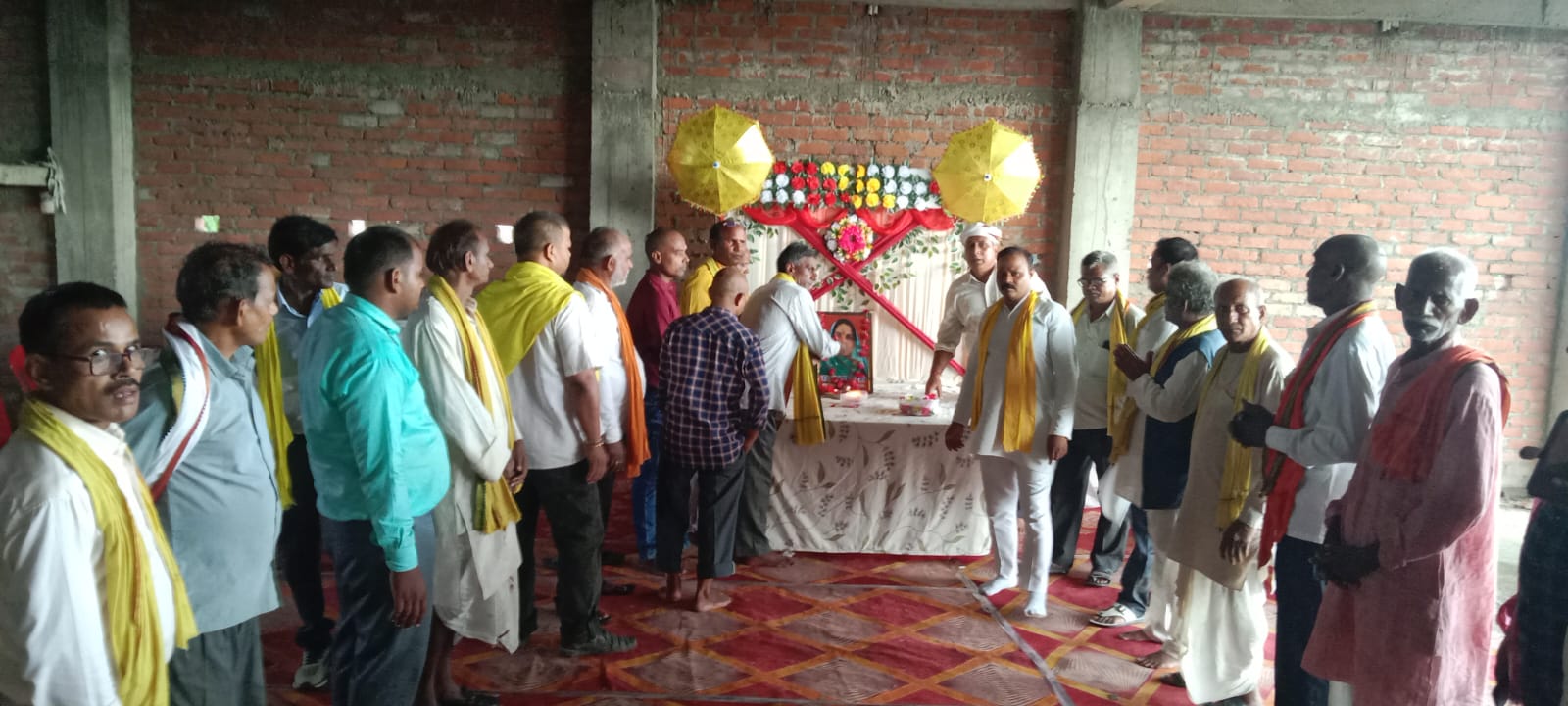 भासपा अनुसूचित जनजाति अध्यक्ष की माता के ब्रह्मभोज में शामिल हुए जिला अध्यक्ष