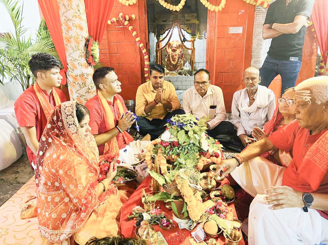 सुख-समृद्धि की कामना को लेकर हनुमान मंदिर पर रुद्राभिषेक व भंडारे का आयोजन
