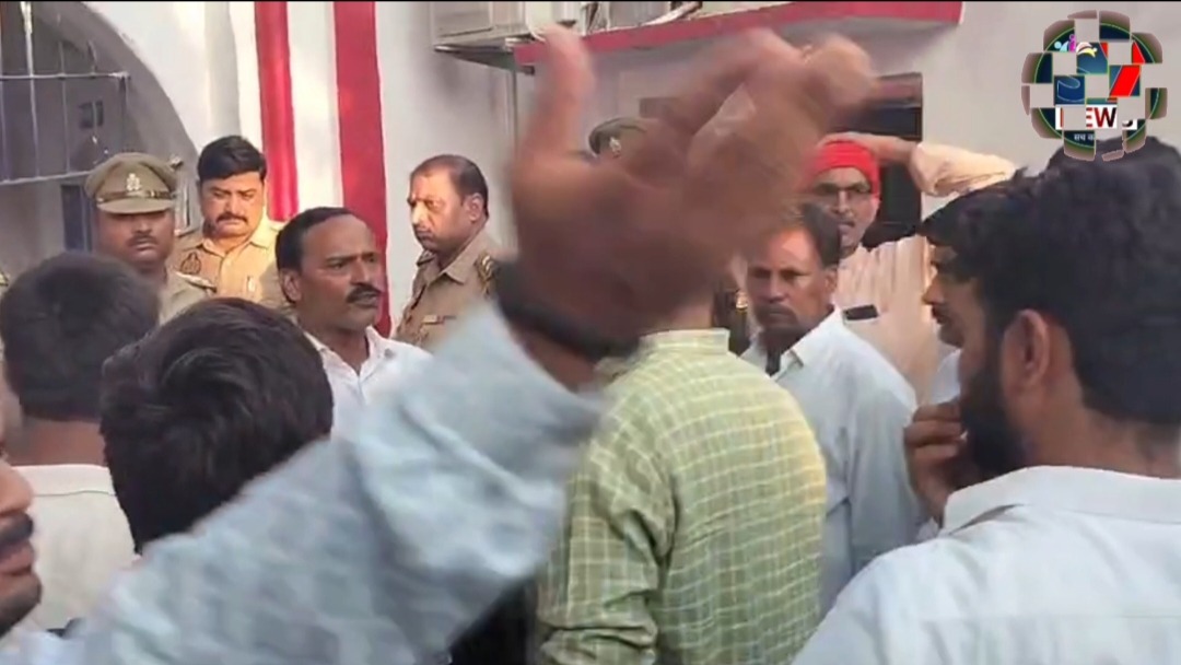 खूनी संघर्ष के दो दिन बाद एफआईआर दर्ज, पुलिस पर लगा पक्षपात का आरोप