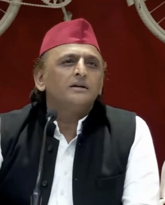 वृंदावन में जमीनों का खेल कर रही है भाजपा सरकार : अखिलेश