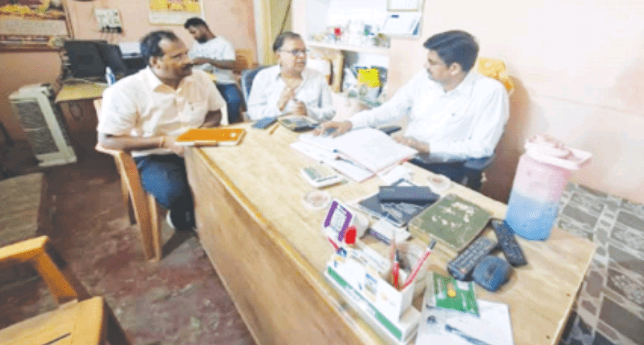 थोक व फुटकर उर्वरक विक्रेताओं पर छापेमारी, स्टॉक व रिकॉर्ड की गहन जांच