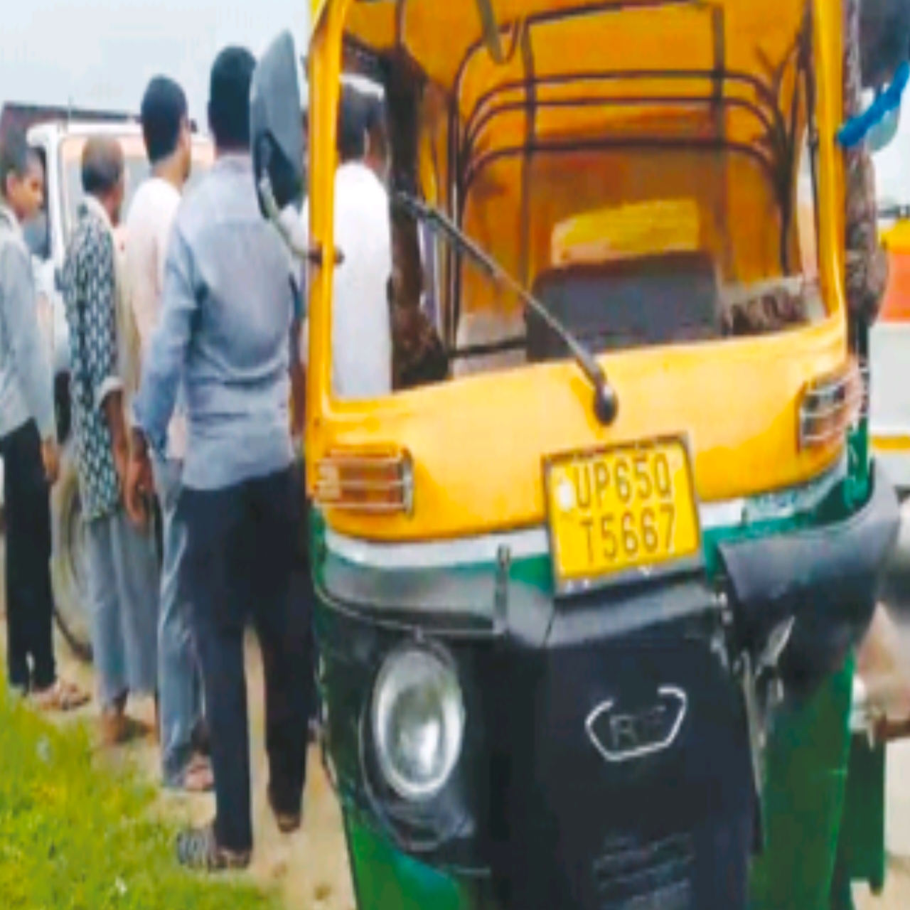 पिकअप-ऑटो में जोरदार टक्कर, चार घायल; एक की हालत गंभीर