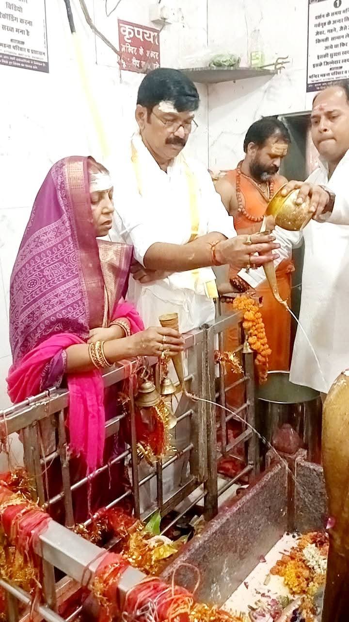 श्रावण मास में दिव्य रुद्राभिषेक, पूर्व मंत्री जगदीश सोनकर रहे शामिल