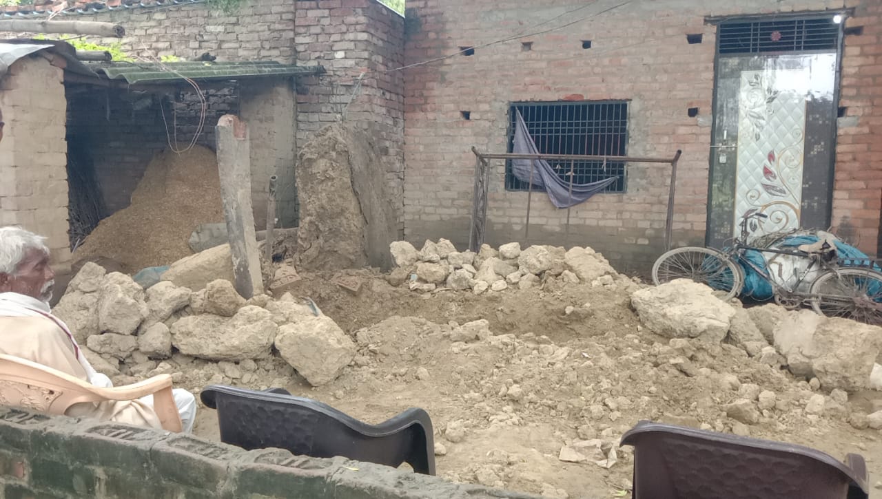कच्चा मकान ढहने से वृद्ध कालीन बुनकर की मौत