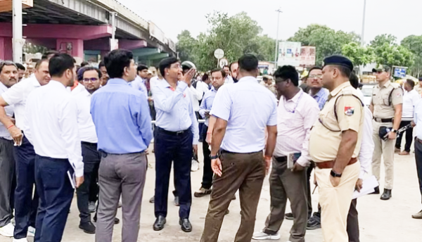 कैंट स्टेशन की गंदगी देख भड़के डीआरएम, अधिकारियों को लगाई फटकार
