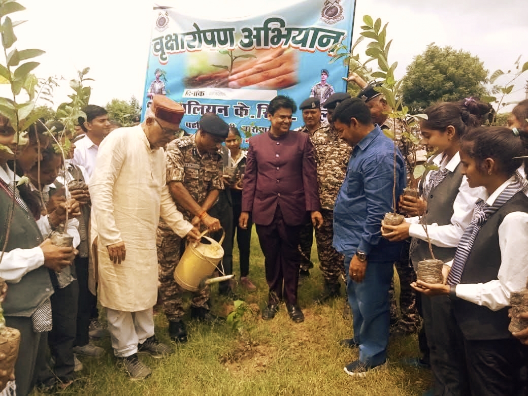 बीएनएस महिला महाविद्यालय में मिशन एक करोड़ पौधारोपण अभियान के तहत लगाया गया सैकड़ों पौधे