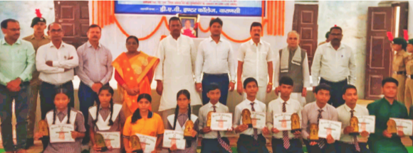 डीएवी इंटर कॉलेज में मेधावी छात्रों का सम्मान