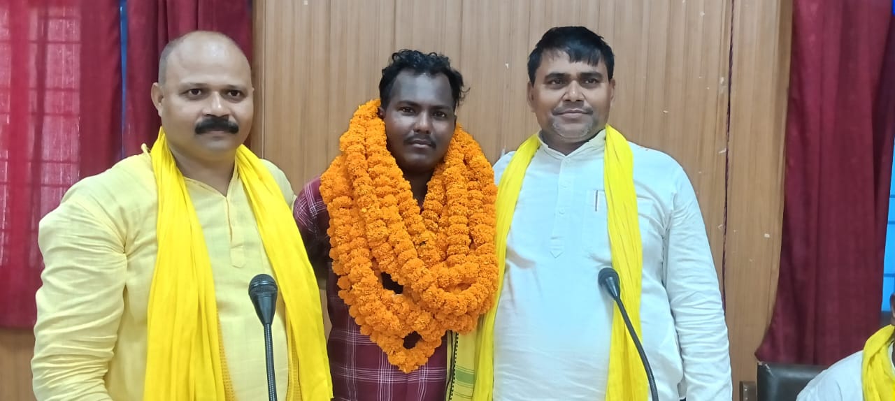 सुहेलदेव भारतीय समाज पार्टी की बैठक में उमड़ा कार्यकर्ताओं का जोश