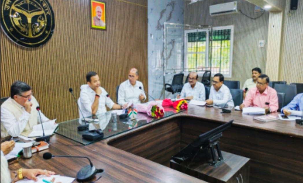 भदोही: जिला आयुष समिति की बैठक में आयुर्वेदिक चिकित्सालयों की समीक्षा