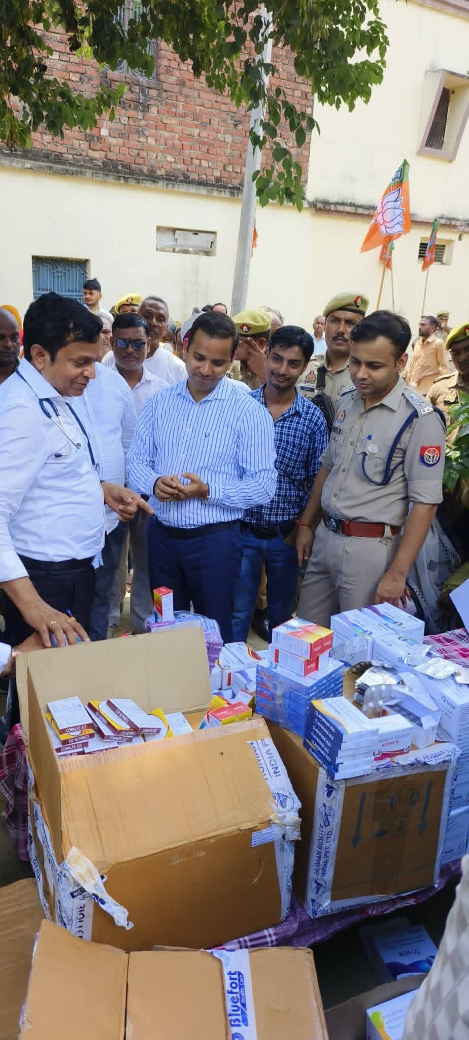 कोइलरा में सांसद डॉ. विनोद बिंद ने लगाया निःशुल्क मेडिकल कैम्प, 700 से अधिक मरीजों का हुआ इलाज