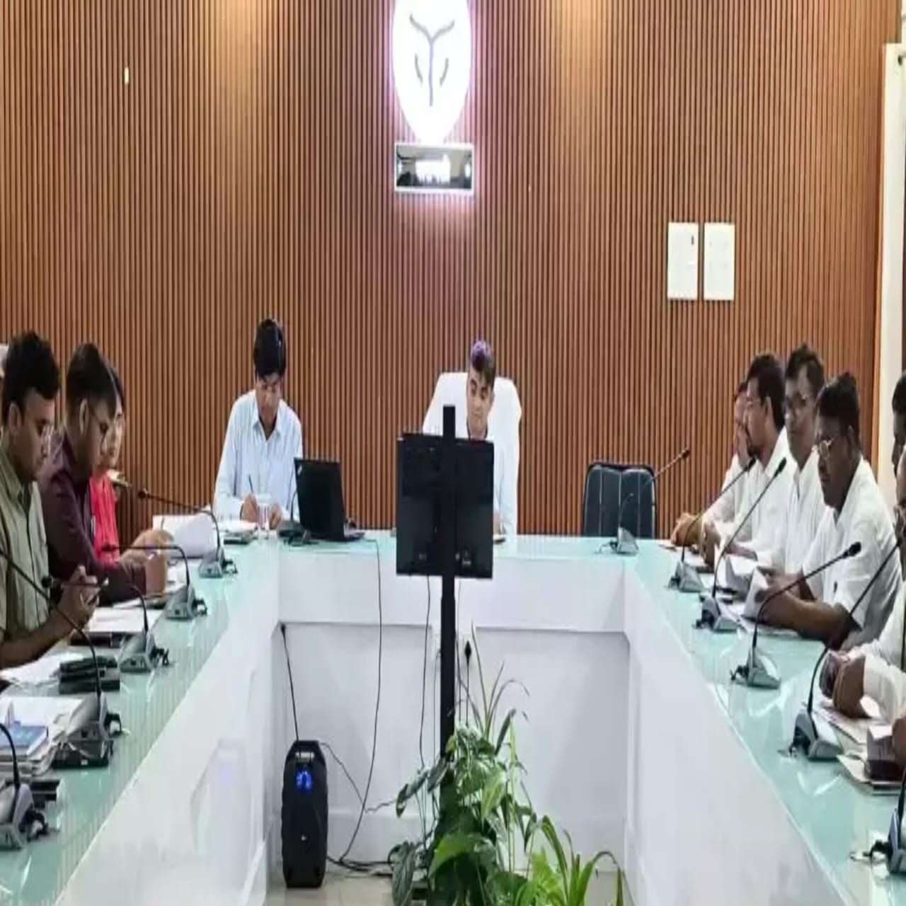 खंड स्नातक व खंड शिक्षक निर्वाचन की तैयारियों पर मंडलायुक्त ने की समीक्षा   