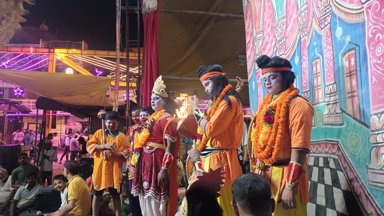 चौबेपुर रामलीला में हुआ ‘लक्ष्मण शक्ति’ प्रसंग का भव्य मंचन, दर्शक हुए भावविभोर