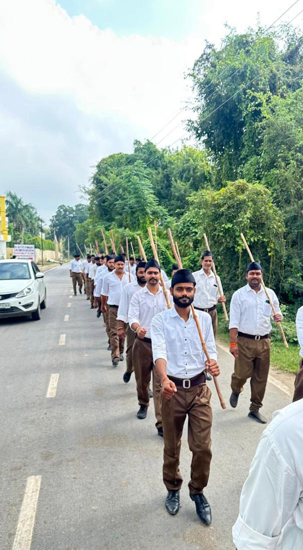 देशभक्ति गीतों के साथ स्वयंसेवकों ने किया संघ का शताब्दी संचलन