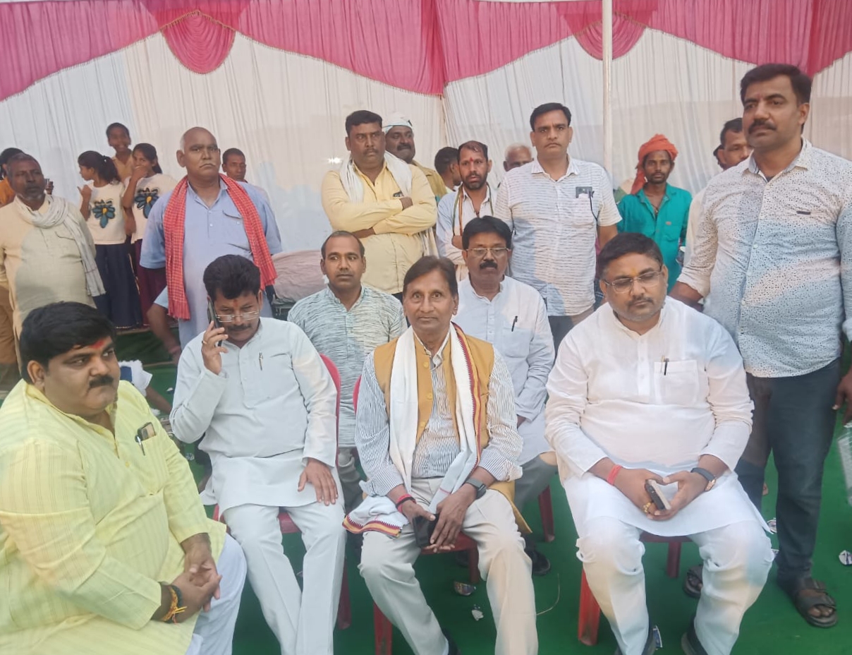 अजगरा विधायक त्रिभुवन राम नें छठ घाटों पर जाकर किया अवलोकन, व्रती महिलाओं को दी शुभकामनाएं