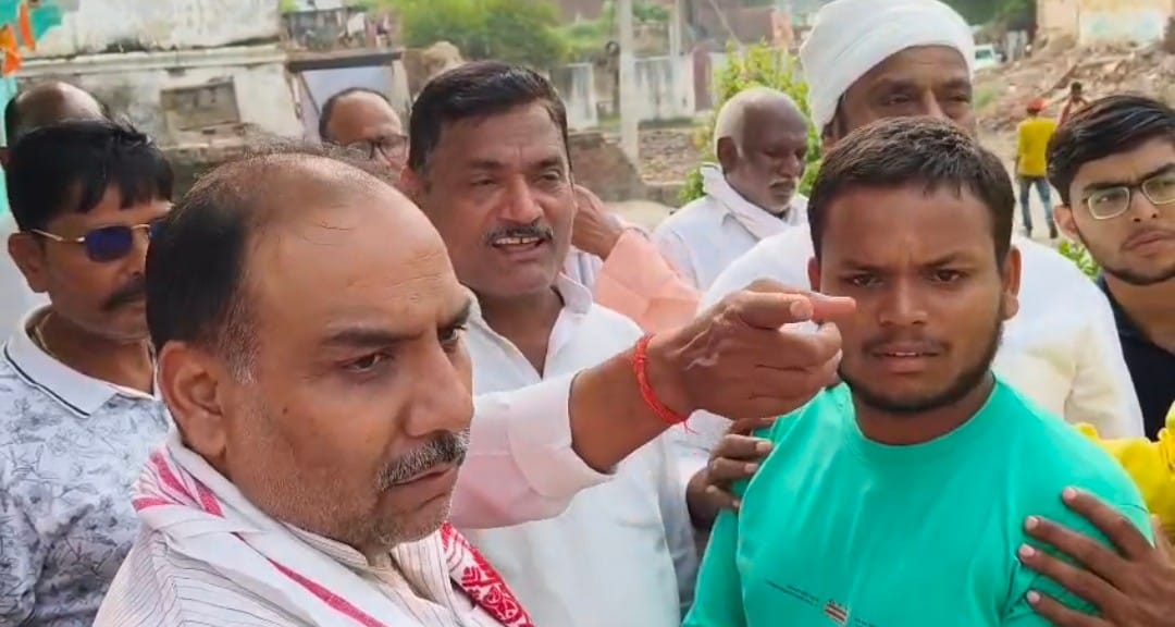 कैथी में कांग्रेस प्रतिनिधिमंडल ने किया स्थल निरीक्षण, सड़क चौड़ीकरण में हुई ध्वस्तीकरण कार्रवाई पर जताई नाराजगी