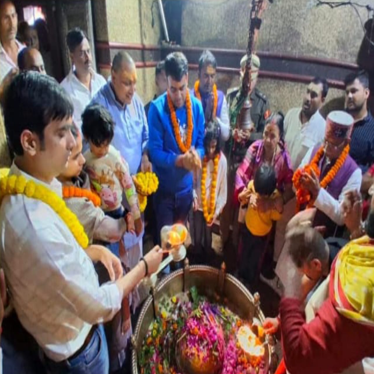 राज्यपाल शिवप्रताप शुक्ला ने मार्कंडेय महादेव मंदिर में किया जलाभिषेक