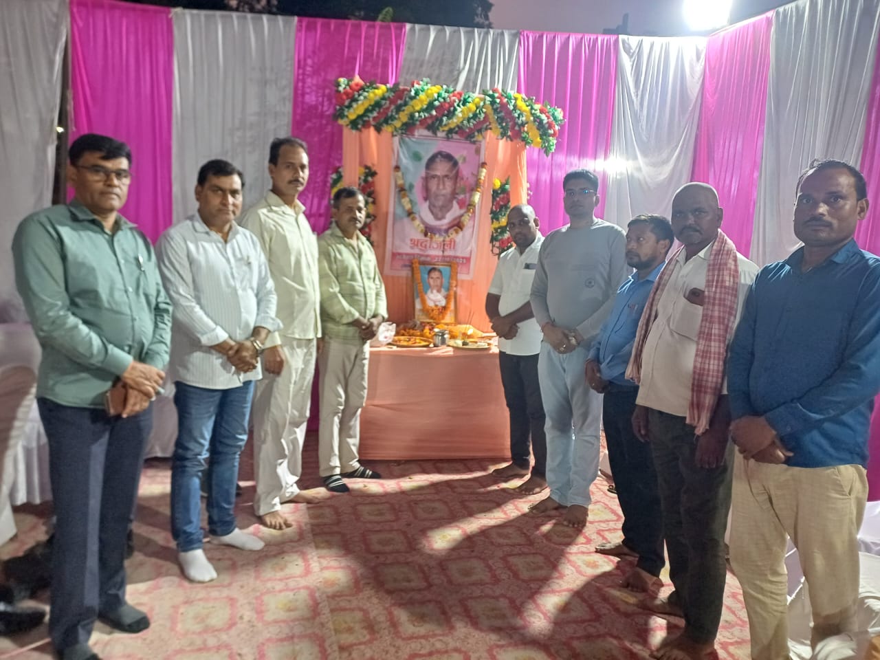 तेरहवीं भोज का बहिष्कार कर आयोजित हुई श्रद्धांजलि शोक सभा