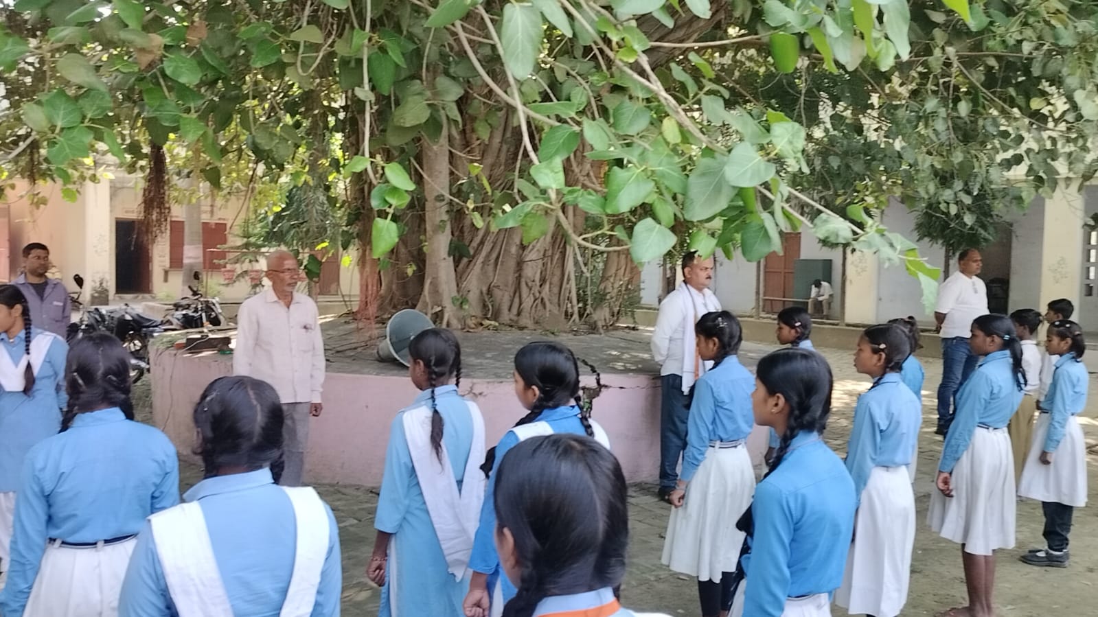 वंदे मातरम् के 150 वर्ष पर विद्यार्थियों ने किया सामूहिक गायन