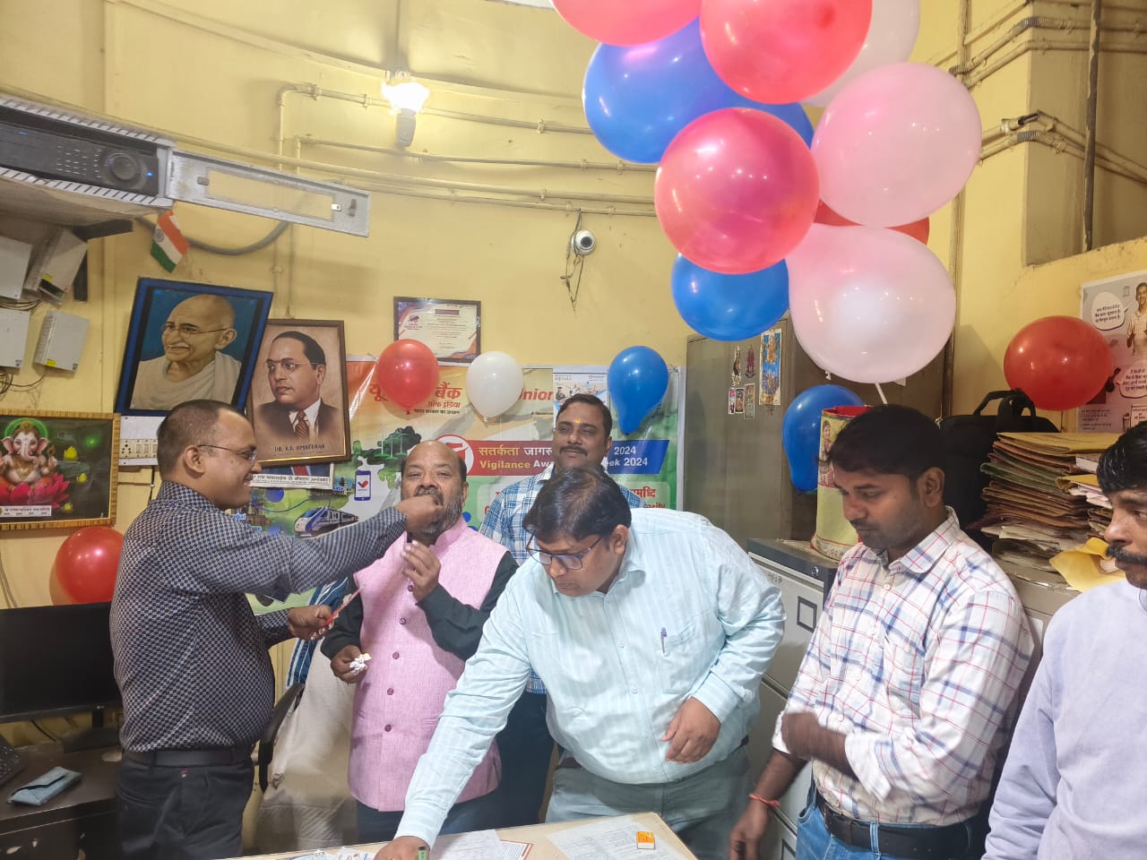 वाराणसी: यूनियन बैंक धौरहरा शाखा में मनाया गया 107वां स्थापना दिवस