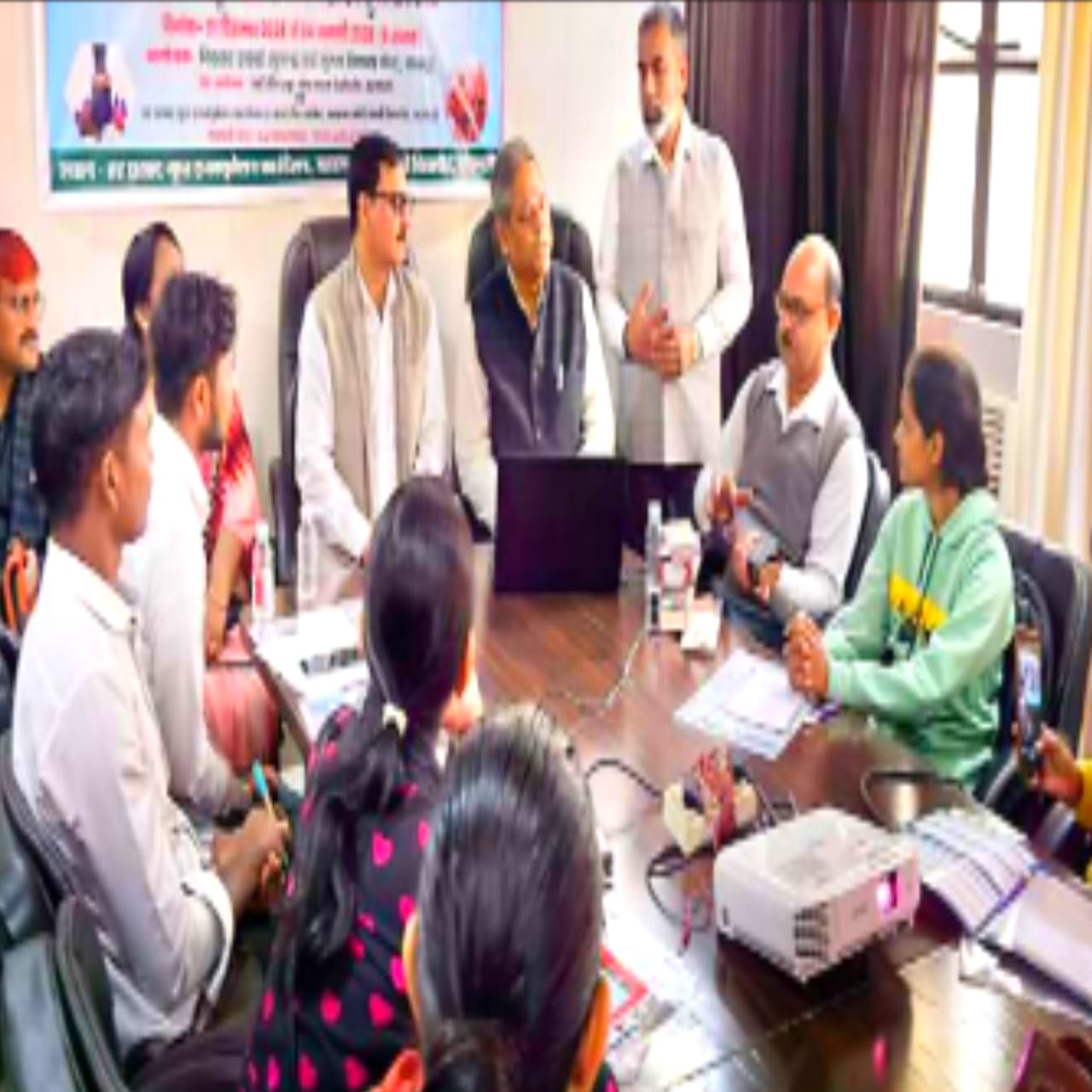 उद्यम स्थापित कर आत्मनिर्भर बनेंगे युवा