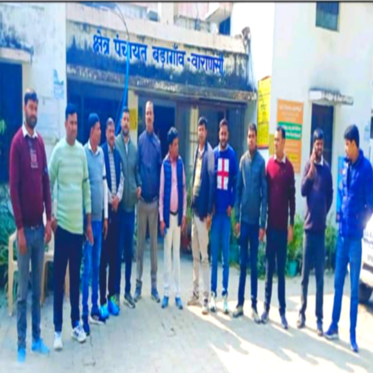 बड़ागाँव ब्लॉक में सचिवों ने काला फीता बांधकर किया विरोध, ऑनलाइन अटेंडेंस प्रणाली पर आपत्ति