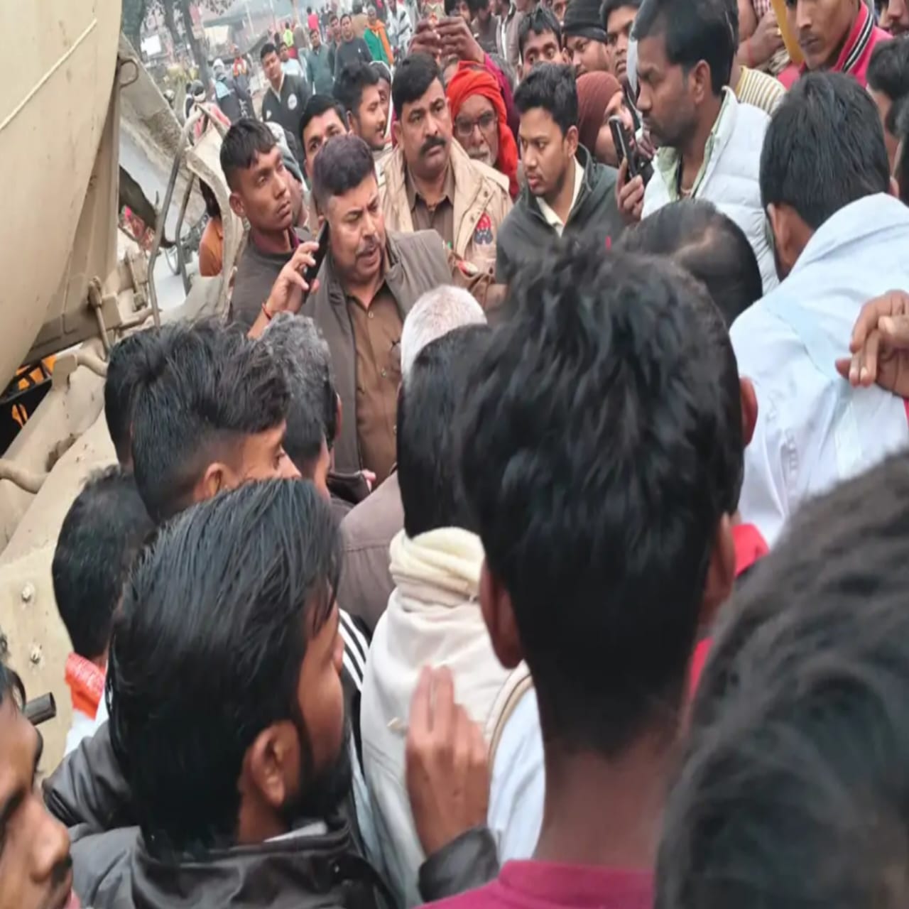 सड़क चौड़ीकरण कार्य में लगे डम्पर की चपेट में आने से वृद्ध की मौत