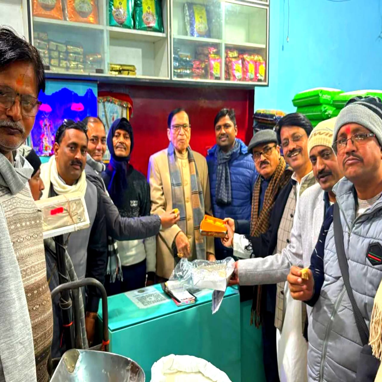 उद्योग व्यापार मंडल के 52 वर्ष पूर्ण, जौनपुर में स्थापना दिवस पर व्यापारी संवाद व मिष्ठान वितरण