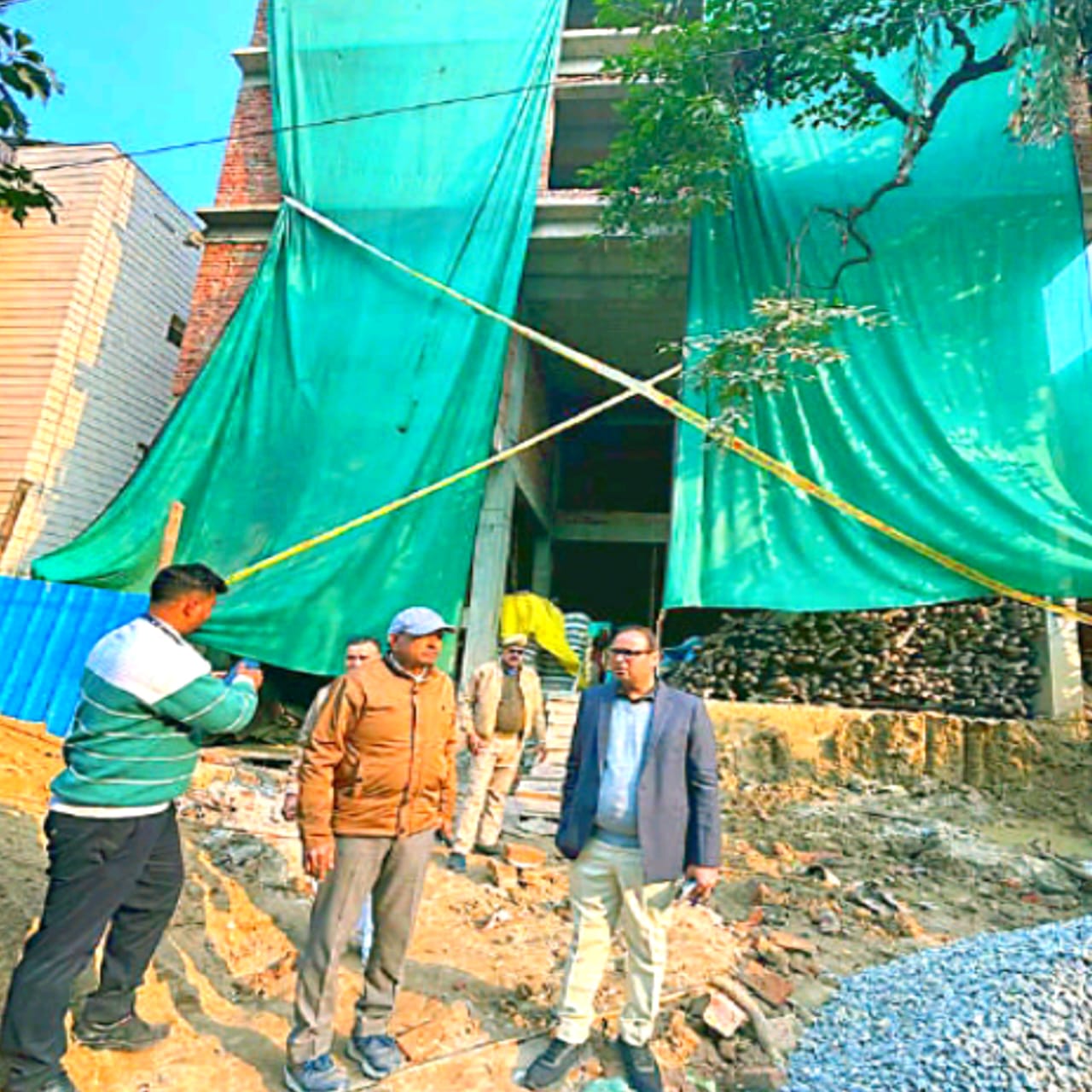 वाराणसी में अवैध निर्माण पर वीडीए की कार्रवाई, कई भवन सील